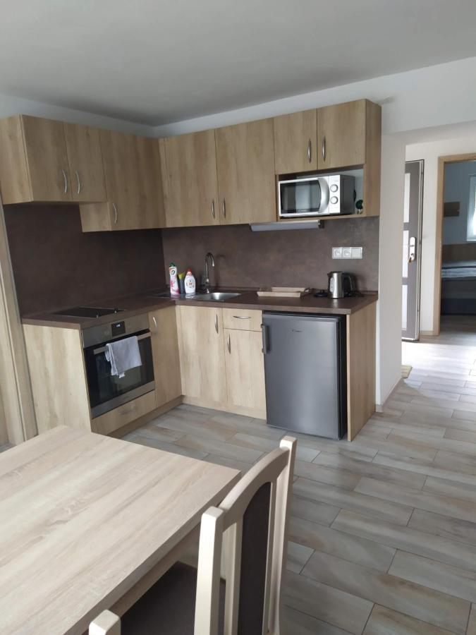 Ubytovani Na Statku Racice Exteriör bild