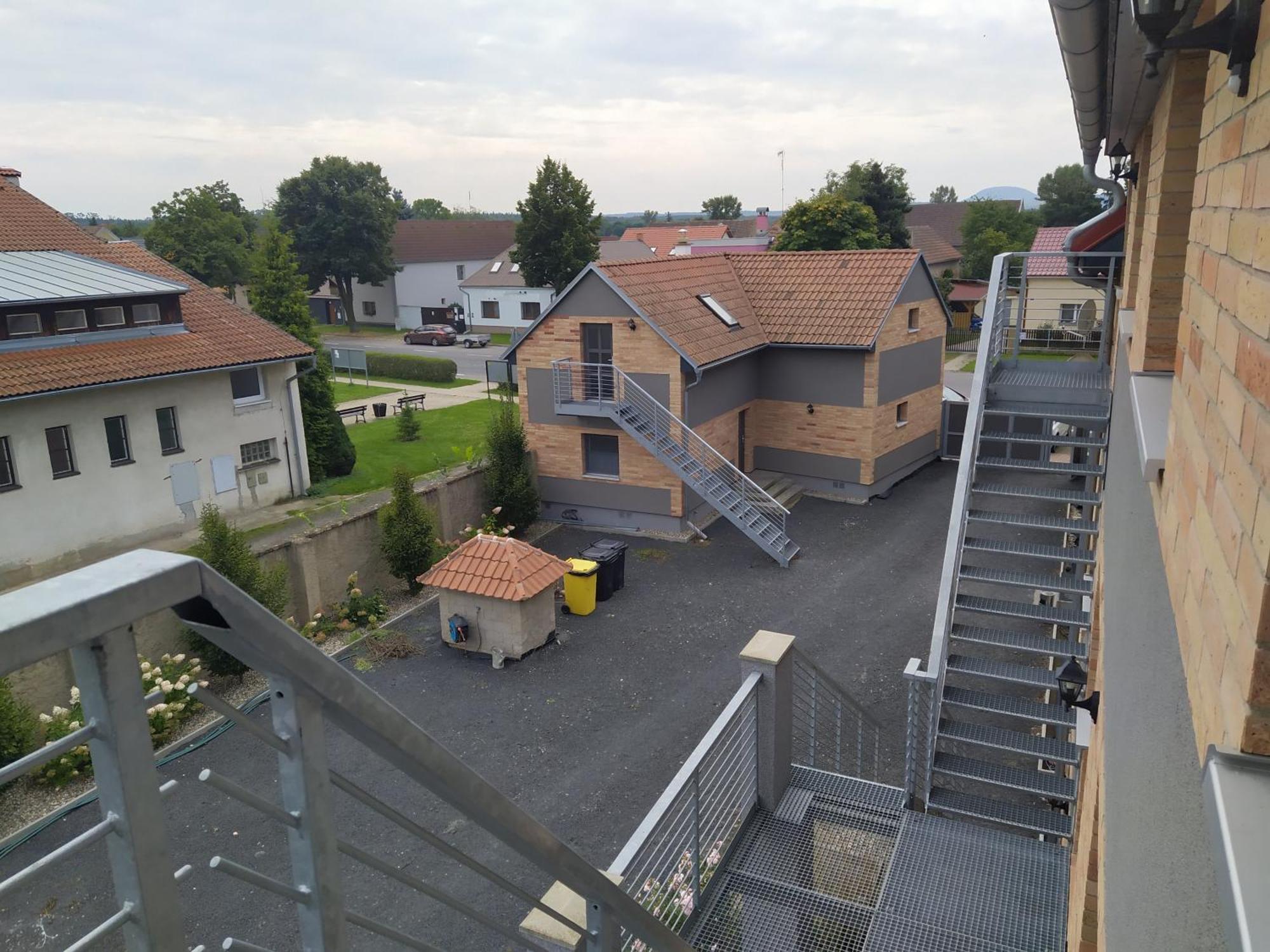 Ubytovani Na Statku Racice Exteriör bild